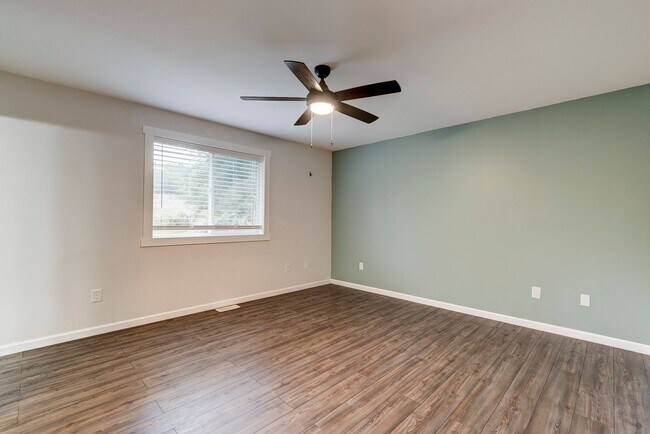 Building Photo - Updated 2-Bedroom Home with Bonus Room on ...