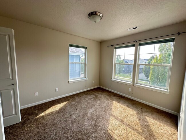 Building Photo - Cda Place Home