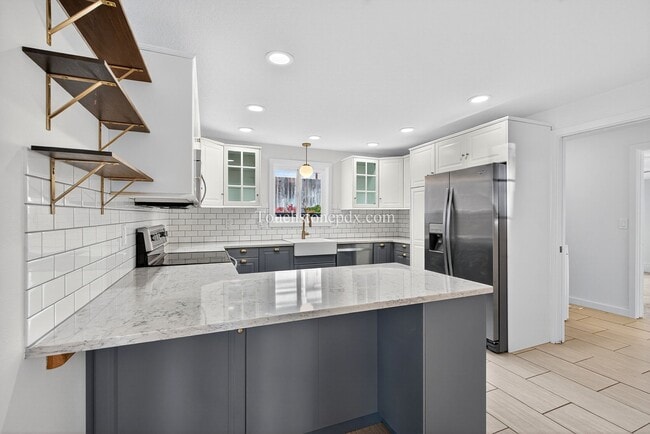 Building Photo - Charming West Linn Home with Stunning Mt. ...