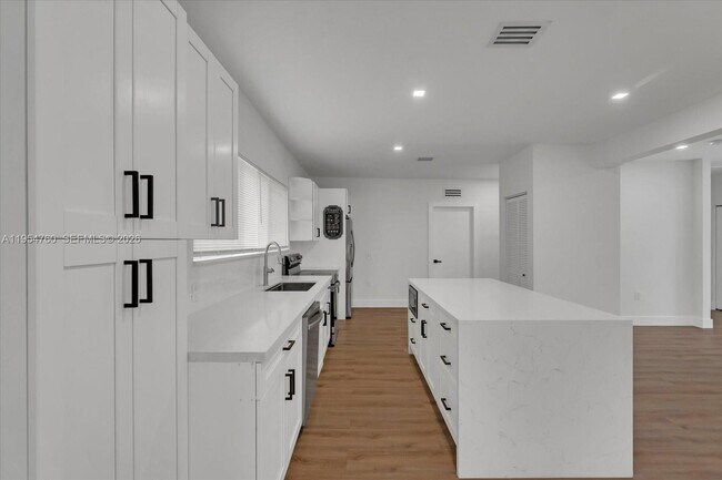 Building Photo - 1733 NW 16th St