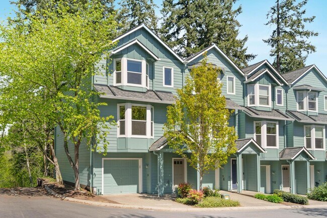 Building Photo - Bright, spacious 3-bdrm/2.5 bath Tigard townhome. Fireplace, balcony, 2-car garage, W/D