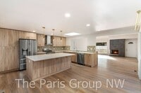 Building Photo - Stunning Mid-Century 2024 Remodel – Centra...