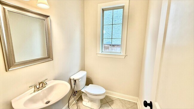 Building Photo - 10012 Adagio Cv