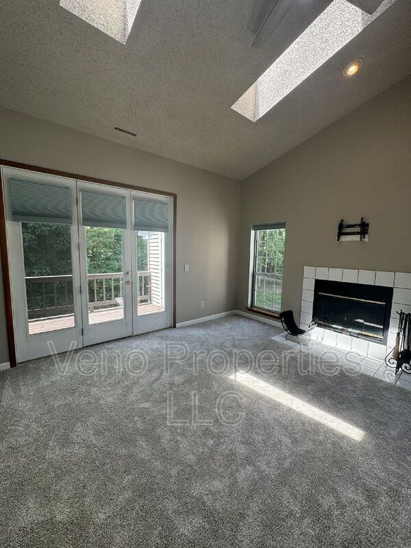 Building Photo - 5213 Forest Point Dr S