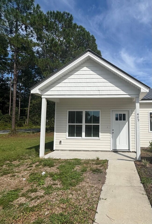 Primary Photo - Brand New 3 Bedroom, 2 Bathroom Duplex in ...
