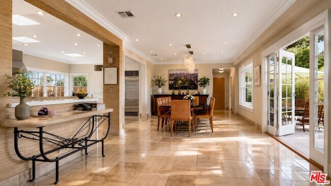 Building Photo - 8740 St Ives Dr