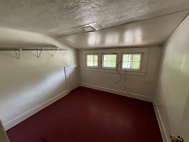 Building Photo - 4 Bedroom Available August 2026;  Monthly ...
