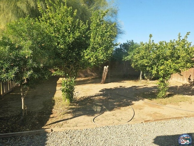 Building Photo - 1481 Rodeo Dr