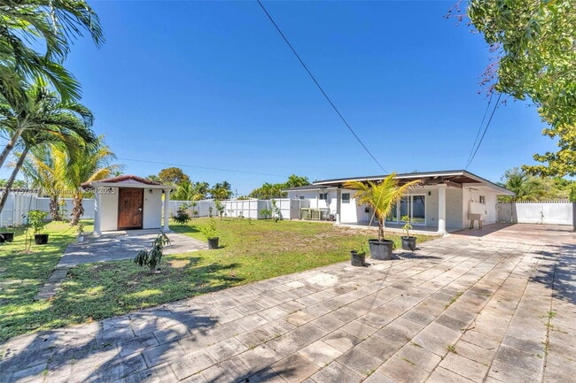 Building Photo - 4301 SW 85th Ave