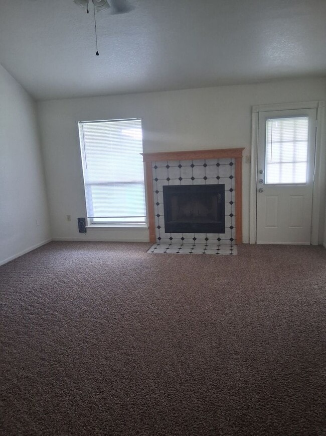 Building Photo - 3806 Lone Oak Dr