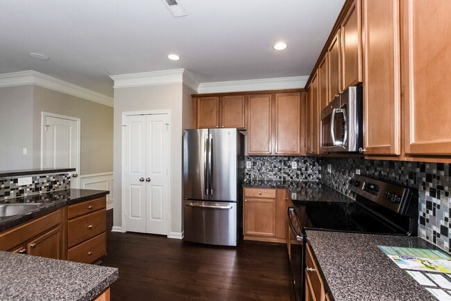 Building Photo - 5013 Broad Leaf Ct