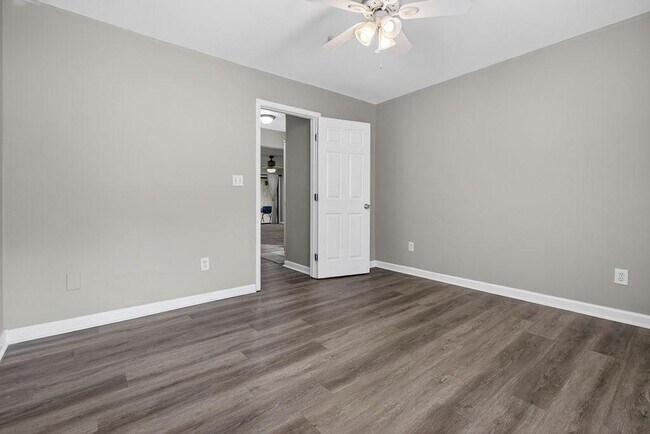 Building Photo - 3575 Oakvale Rd