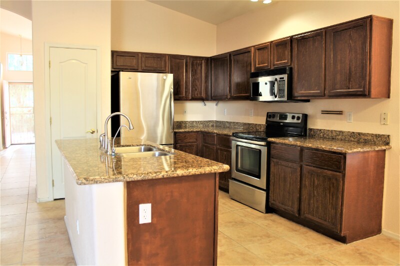 Building Photo - 5360 N Placita Los Arbustos