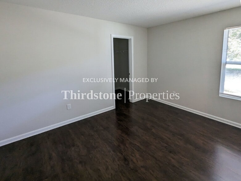 Building Photo - 463 W 59th St