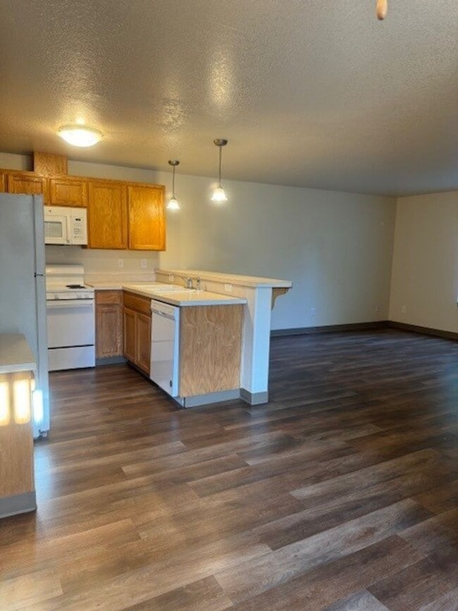 Building Photo - FREE MONTH OF RENT - 3x1.5 House on Browning