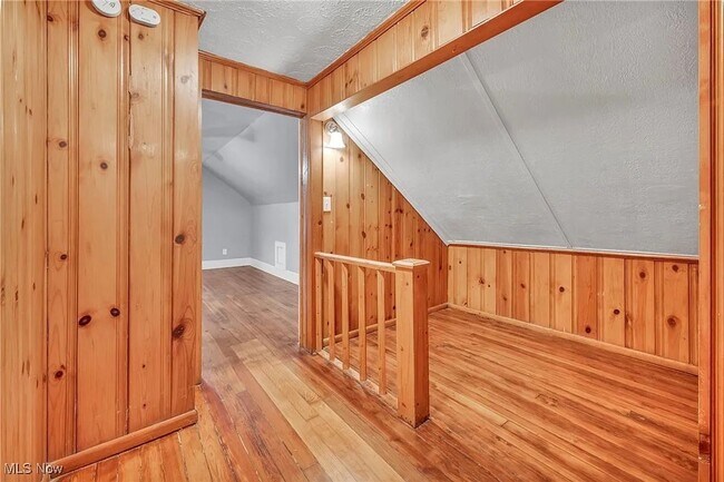 Building Photo - 3884 E 54th St