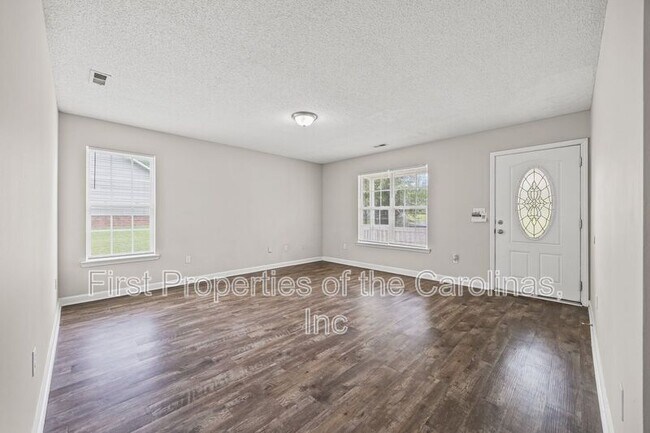 Building Photo - 429 Merry Go Dr