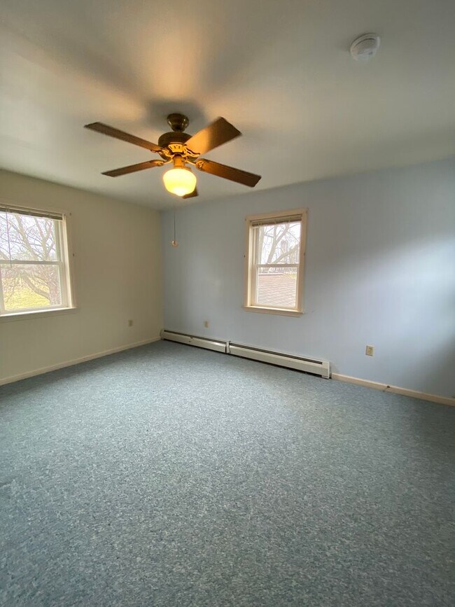 Building Photo - Peaceful Country Living - 4 BR / 3BA