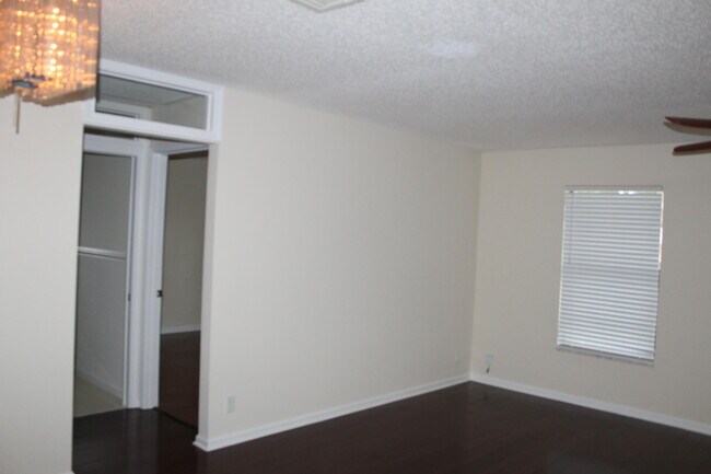 Building Photo - 13880 Paddock Dr
