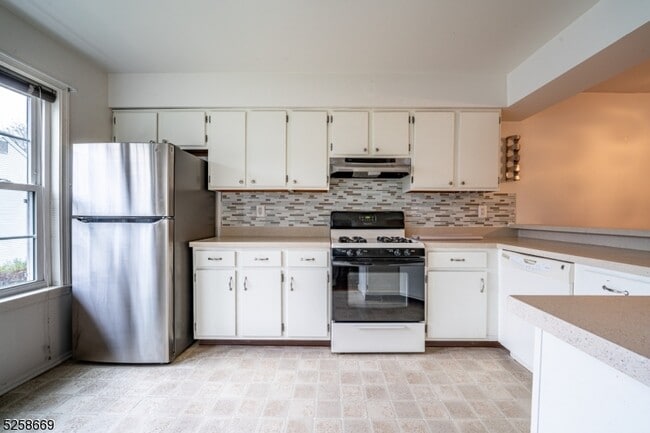 Building Photo - 14 Homestead Ln