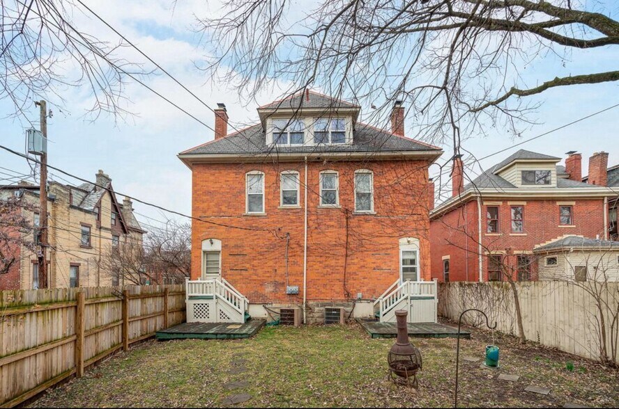 Building Photo - 239 W 1st Ave