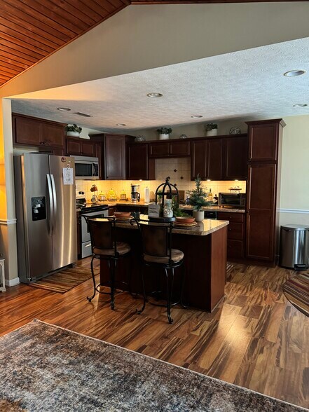 Building Photo - 2004 W Cherry St