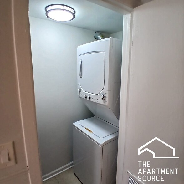 Building Photo - 4642 N Francisco Ave