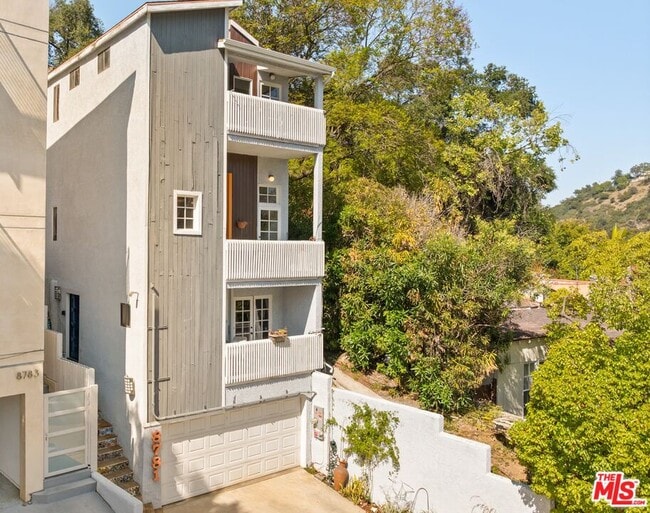Building Photo - 8781 Lookout Mountain Ave