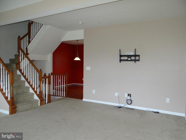 Building Photo - 400 Larose Dr