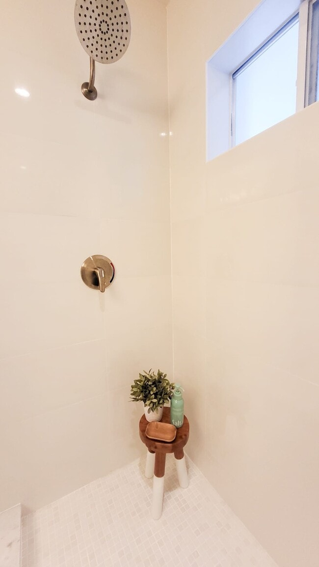 Building Photo - 4000 NW 4th Terrace