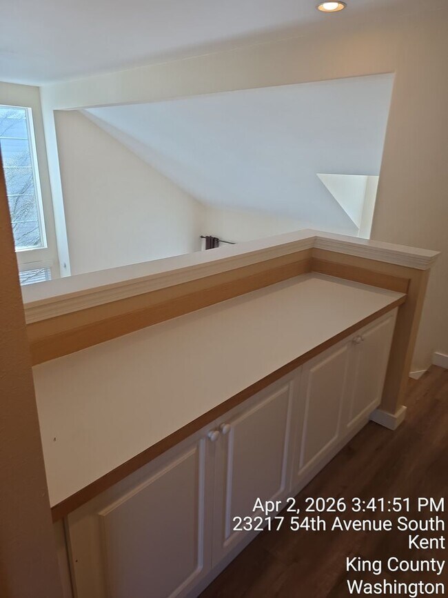 Building Photo - Kent Cypress Cove at the Lakes home - 3 bedroom 2.5 bath with 2 car garage - Available NOW.