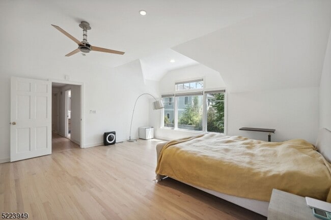 Building Photo - 24 Thackeray Dr
