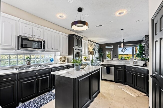 Building Photo - 12345 White Oak Point