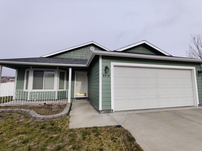 Building Photo - West Pasco Location close to Rd 100 interc...