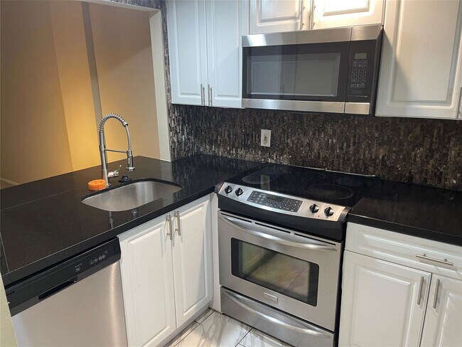 Primary Photo - 3568 N University Dr