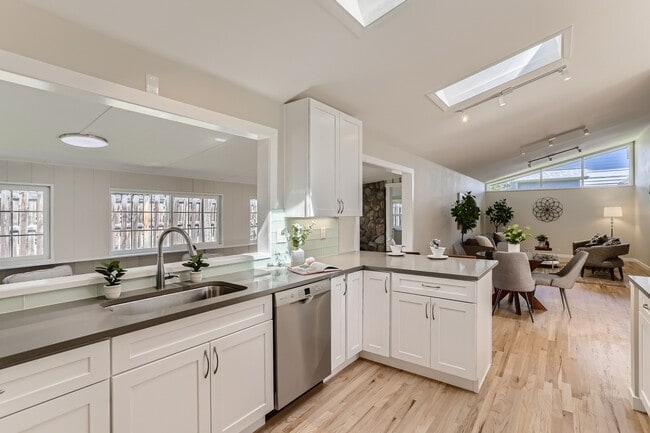 Building Photo - 2565 Teller St