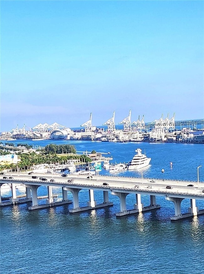 Building Photo - 555 NE 15th St