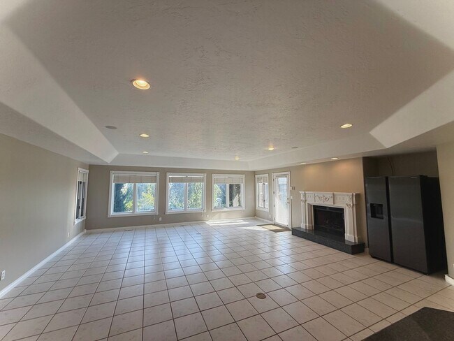 Building Photo - Garden Level in Luxury Home Available Now