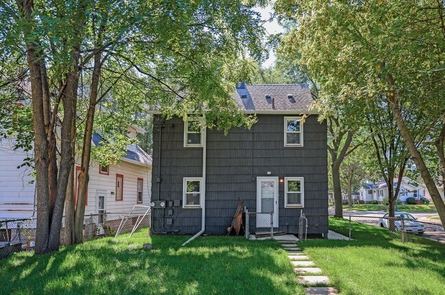 Building Photo - 1541 Carroll Ave