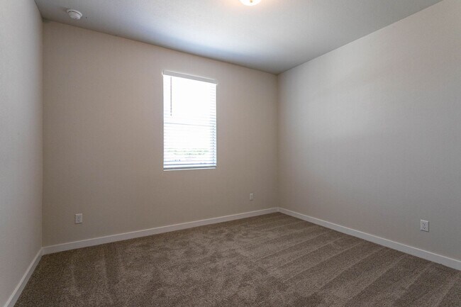 Building Photo - Beautiful 3 Bedroom, 3 Bathroom Home in Ro...