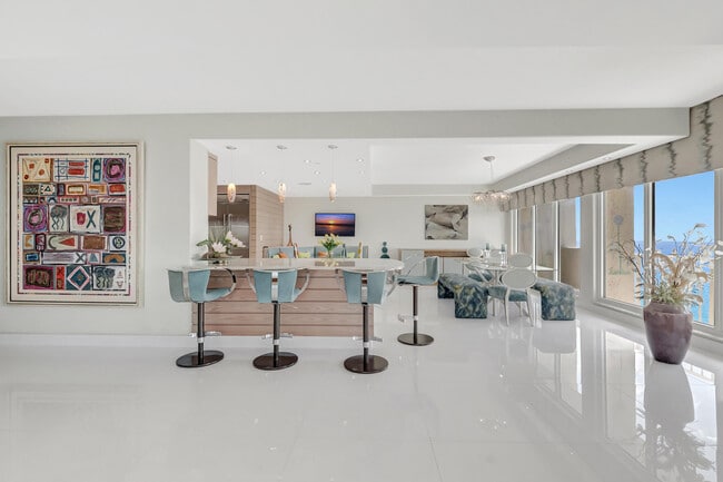 Building Photo - 4301 N Ocean Blvd