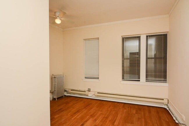 Building Photo - 4650 N Paulina St