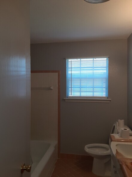 Bathroom - 9469 Macedonia Ave