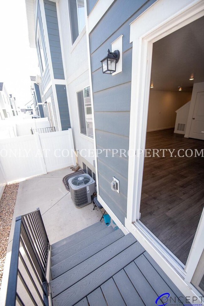 Building Photo - Brand-New Beautiful Spacious Modern Townhome in Lehi with Luxury Finishes & Prime Amenities