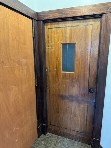 Third flr. Entrance - 1413 Beech St