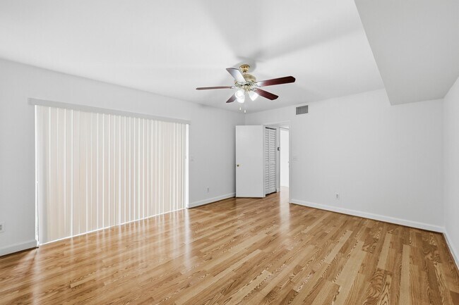 Building Photo - 8337 N Coral Cir