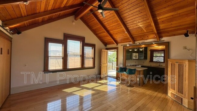 Building Photo - 579 Buchon