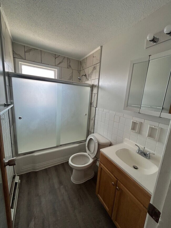 Building Photo - 2 bed 1 bath townhome located in Speedway