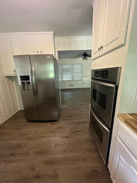 Building Photo - 5007 Spring Hill Dr