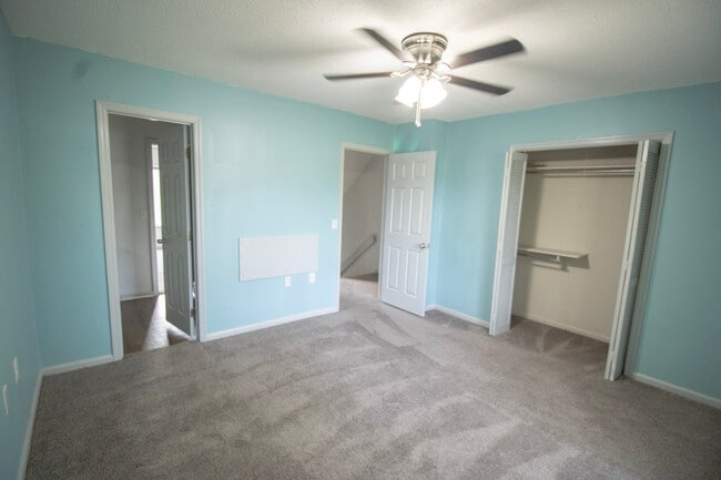 Building Photo - 251 Knight Dr